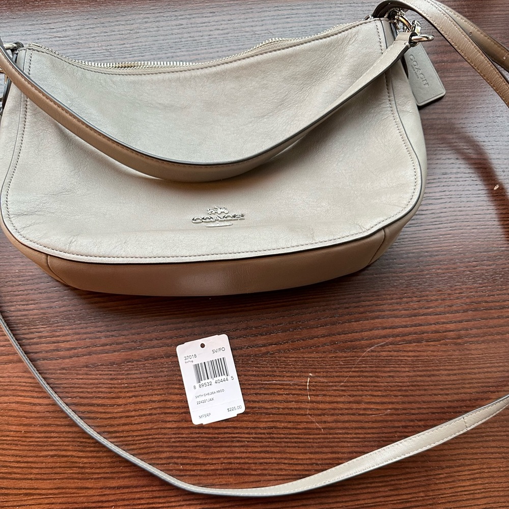 VGUC Coach Small Leather Chelsea Crossbody in Fog with silver hardware